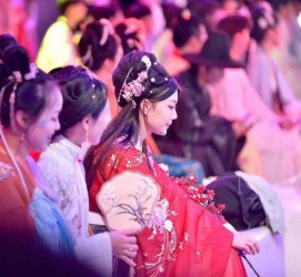 资阳汉服模特兼职(想做汉服模特去哪里找)