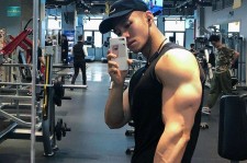 资阳肌肉男模(肌肉男模拟器)