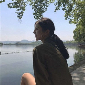 资阳私人伴游网带你看到天际，白色盐湖无际，蓝色天空无边