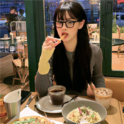 资阳伴游女生娄婷的资料